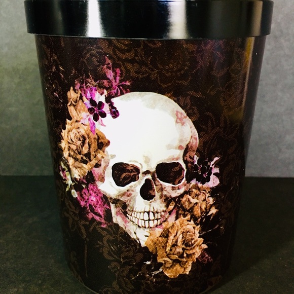 Halloween Skull & Roses 2 Wick 16 oz Candle Cider - Picture 2 of 6